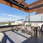 Hoyo 19 Apartment., Padierna アパート