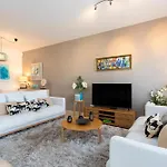 Hoyo 19 Apartment., Padierna Apartment *
