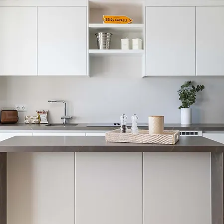 Hoyo 19 Apartment., Padierna